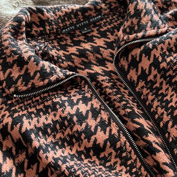 Oversized Jacket - Picture 2 of 3